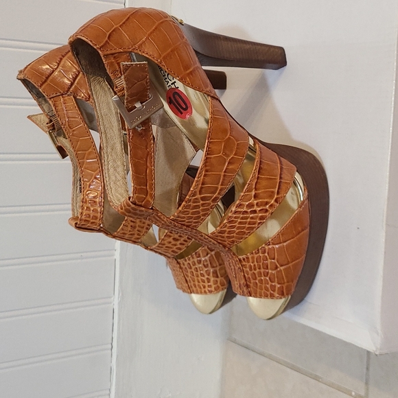 MICHEAL KORS HEELS - Picture 2 of 11